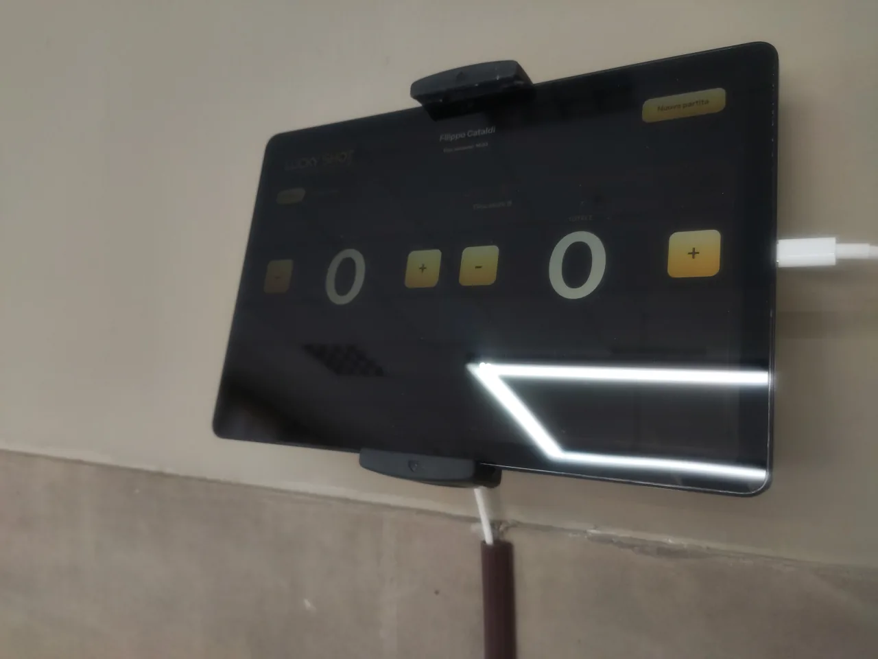 Tablet con scoreboard digitale al tavolo